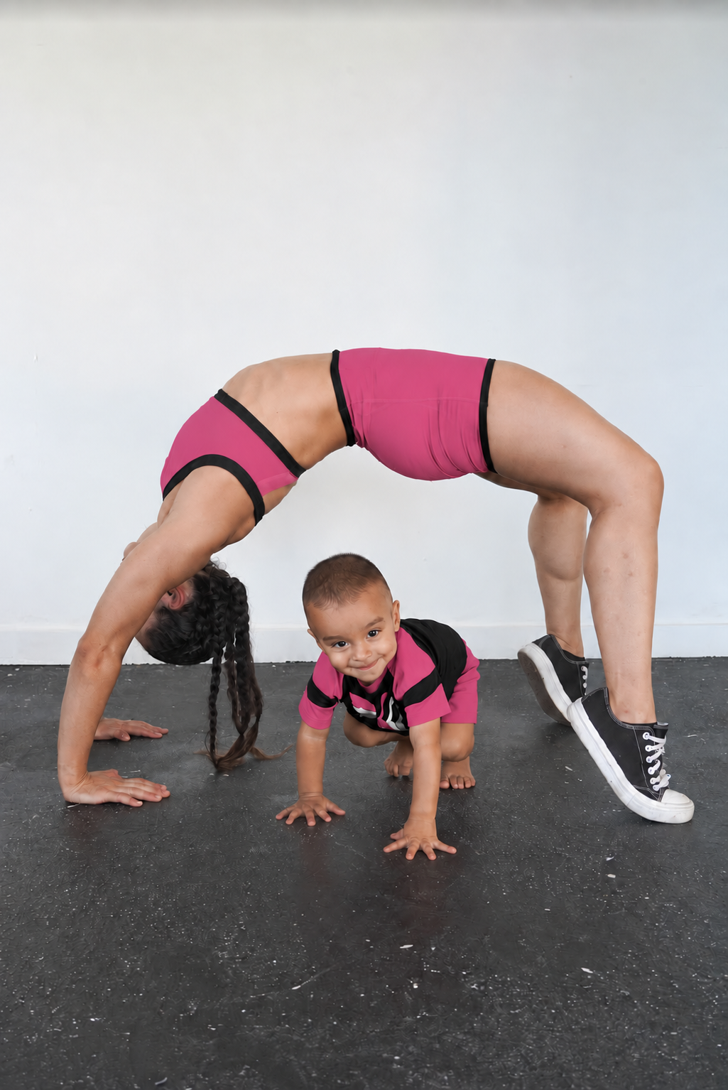 Tatiana Fit Mom entrenando junto a su hijo